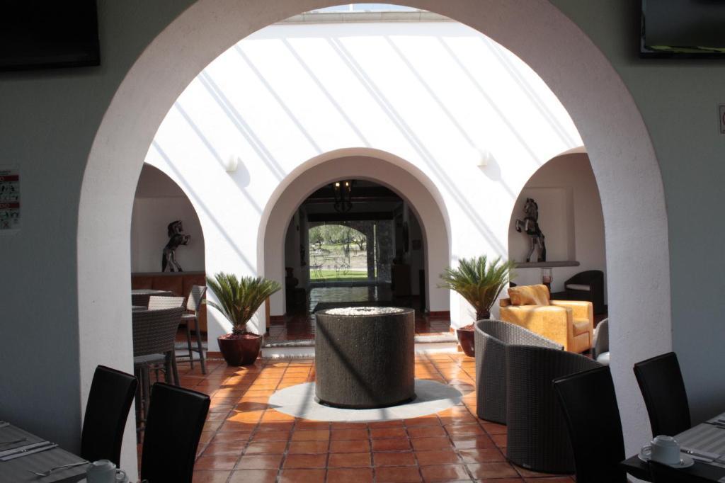 Hotel Villa Mexicana Golf & Equestrian Resort El Pueblito  Екстер'єр фото