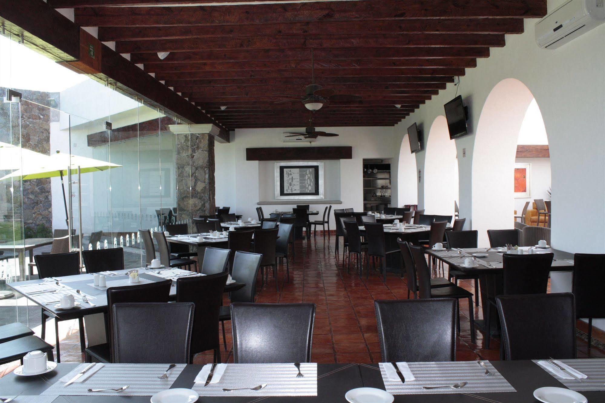 Hotel Villa Mexicana Golf & Equestrian Resort El Pueblito  Екстер'єр фото