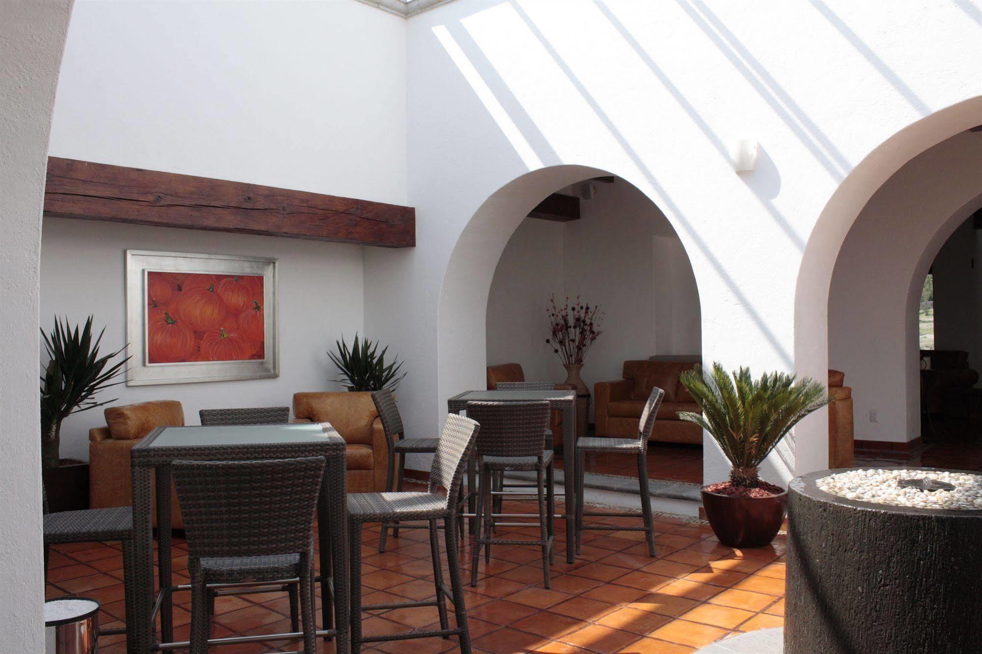 Hotel Villa Mexicana Golf & Equestrian Resort El Pueblito  Екстер'єр фото